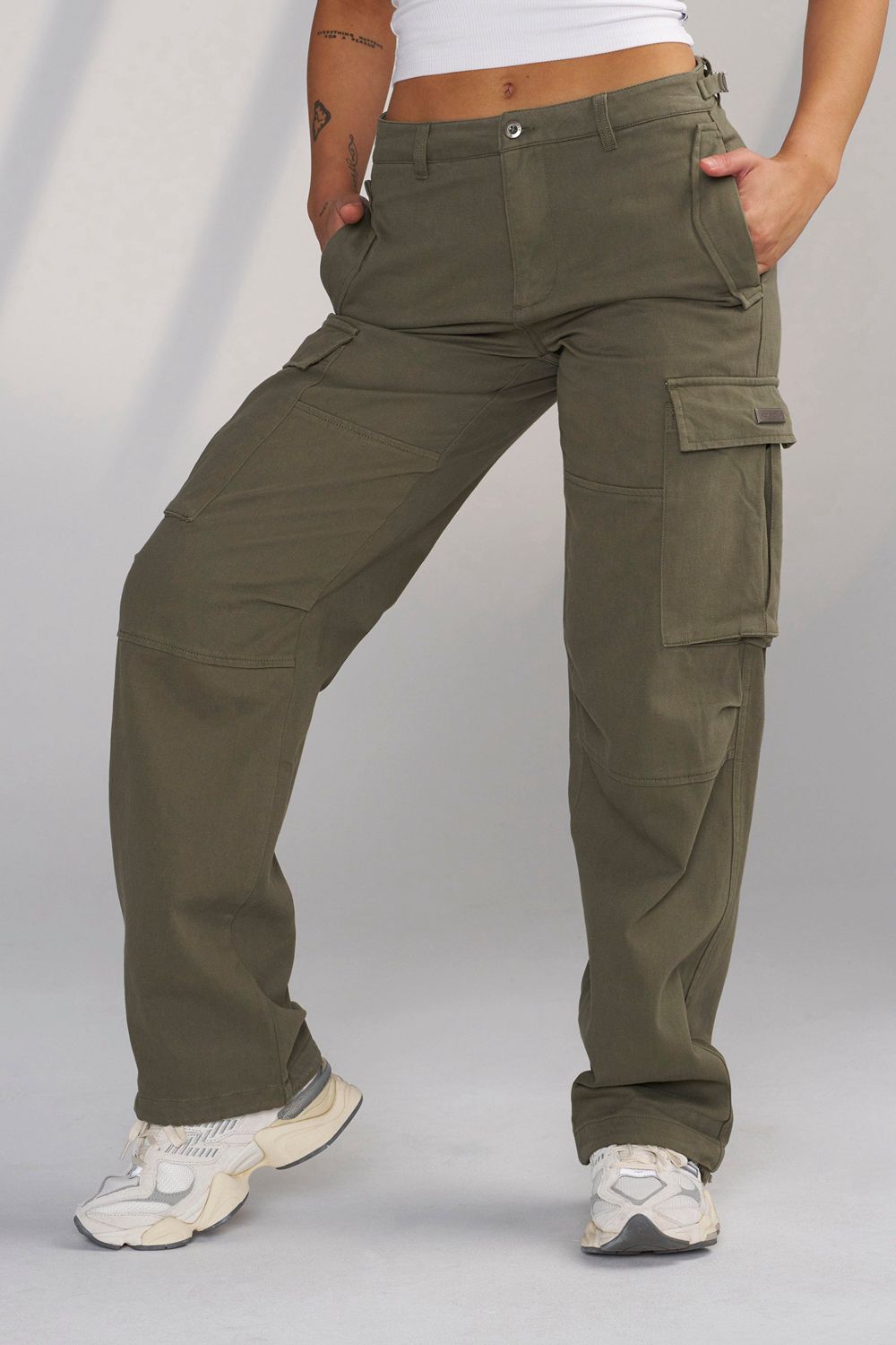 Young LA W206 - Metro Cargos Olive Canada | RFUD-43179