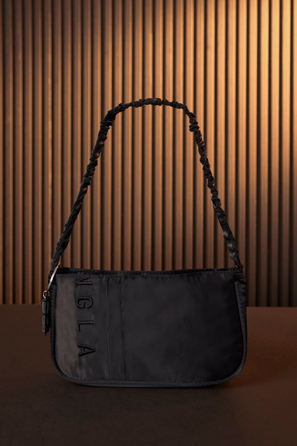 Young LA W607 - Curve Shoulder Bag Black Canada | QFDX-65204